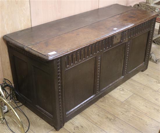 Oak coffer W.143cm